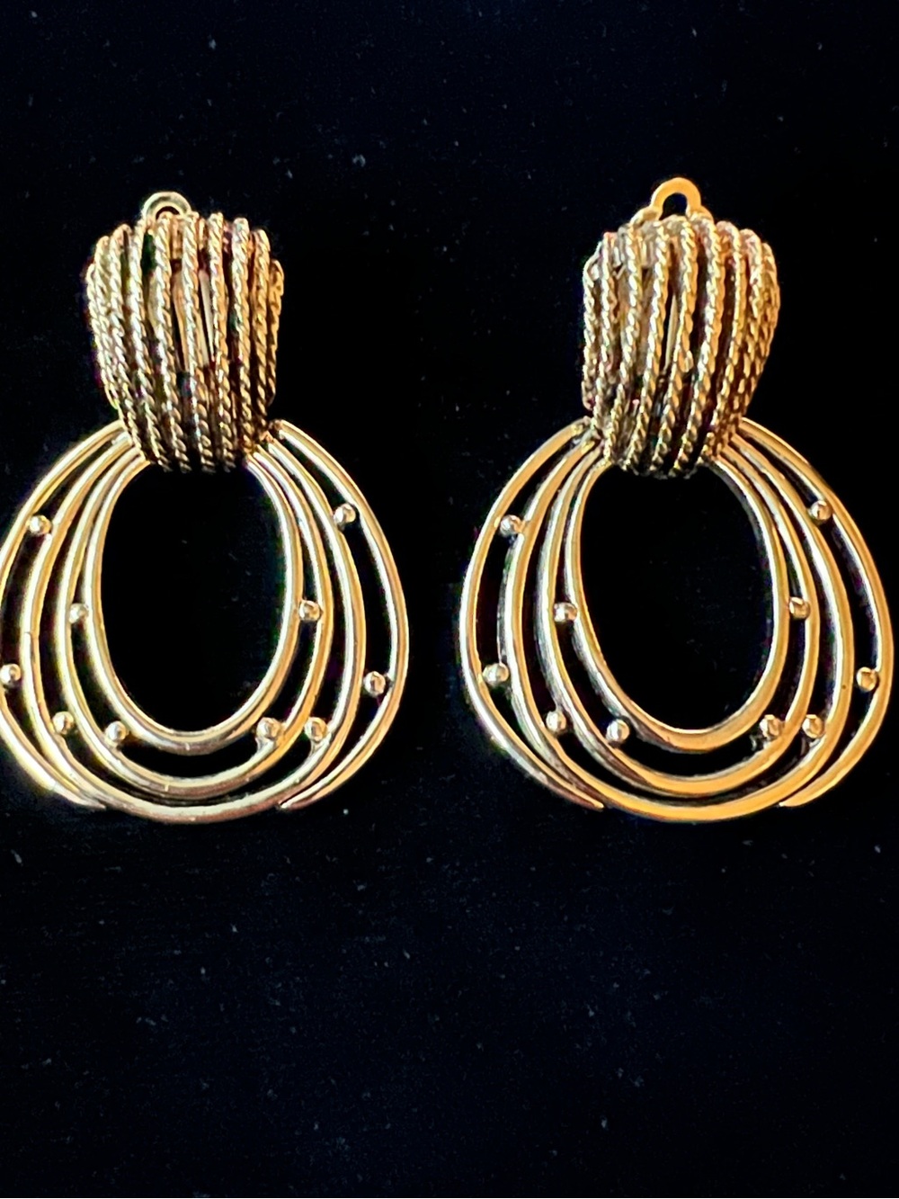 Oscar de la Renta Vintage Gold Tone Chunky Clip On Statement Earrings